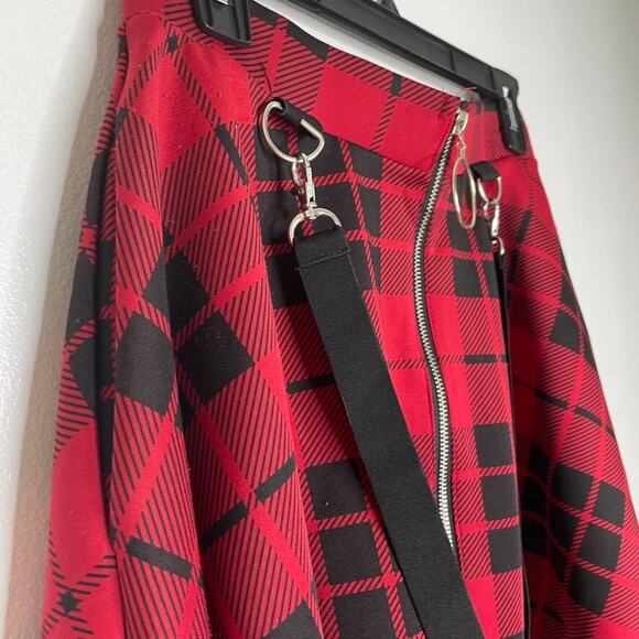 Hot Topic Plaid Mini Skirt Red Black Punk Grunge Strap Detail Skater Style Y2K - Picture 2 of 5